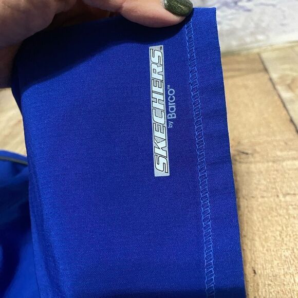 Skechers by Barco Breeze Women's 3-Pocket STRETCH V-Neck Scrub Top - Picture 3 of 11